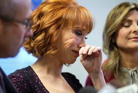 4tComedian Kathy Griffin says her career is over after gory Trump photo |  Reuters