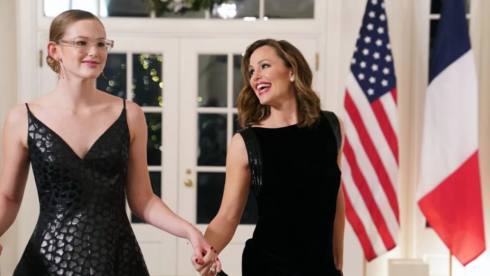 Jennifer Garner and her daughter Violet. Photo by Nathan Howard/Getty Images.