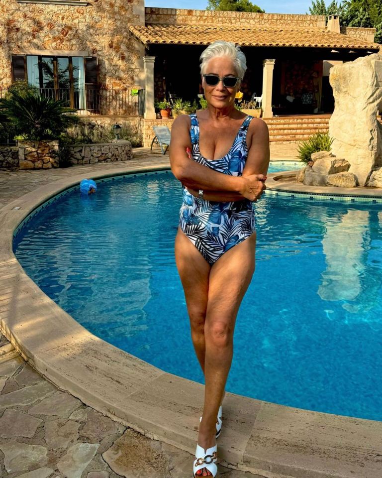 Loose Women star Denise Welch has sent fans wild while looking slimmer than ever in a swimsuit shot